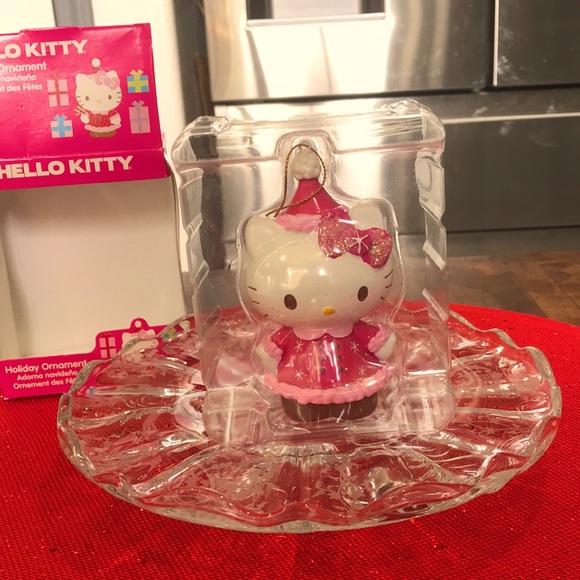 2013 Hello Kitty Holiday Ornament - Picture 1 of 7